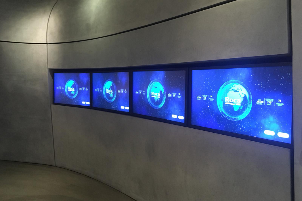 Mesas y pantallas interactivas en los centros Roca Gallery para explicar la historia y los valores de la marca