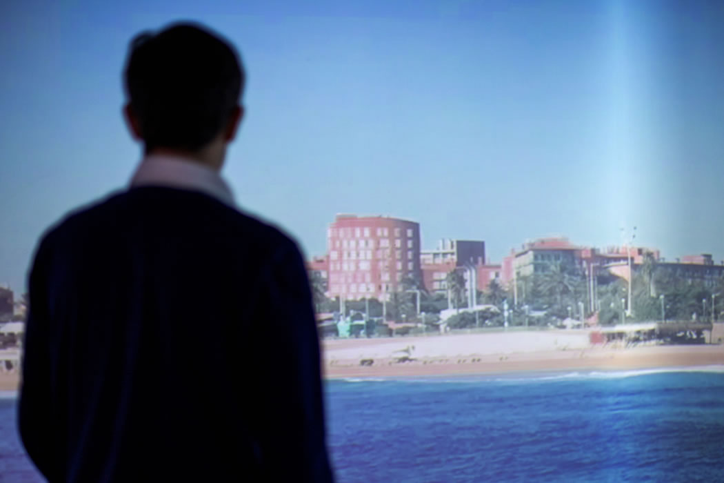 Sala inmersiva para la práctica de yoga y pilates en Duet Fit Glòries