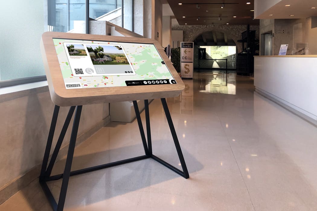 Servicios digitales de turismo con XTable y webapp interactiva